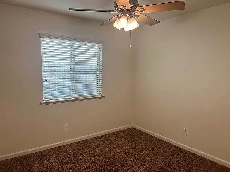 881 Hill Ave — Photo 6