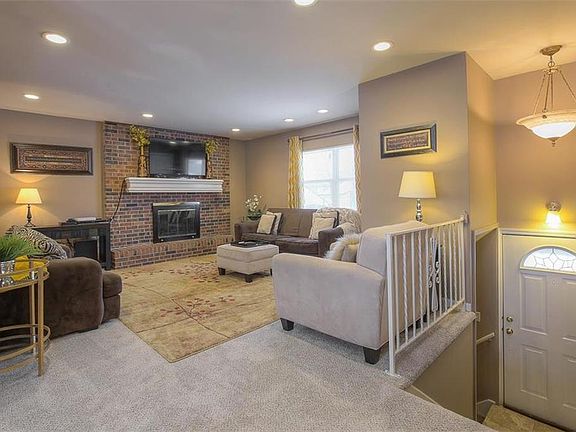 3rd image of 6111 E 140th Pl