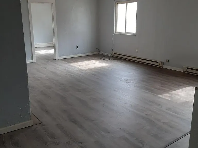 1491 Chippewa Ave #F — Photo 2