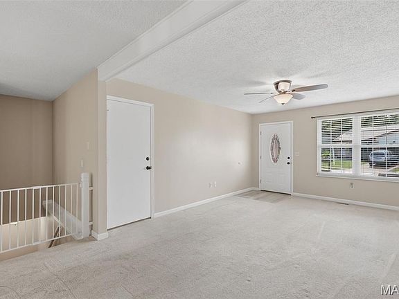 2nd image of 871 Woodridge Dr