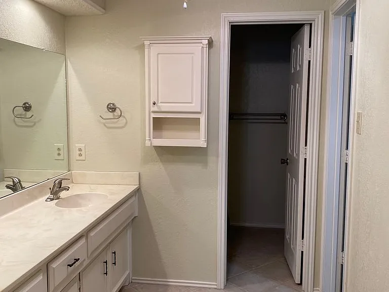 7712 Grover Ave — Photo 12