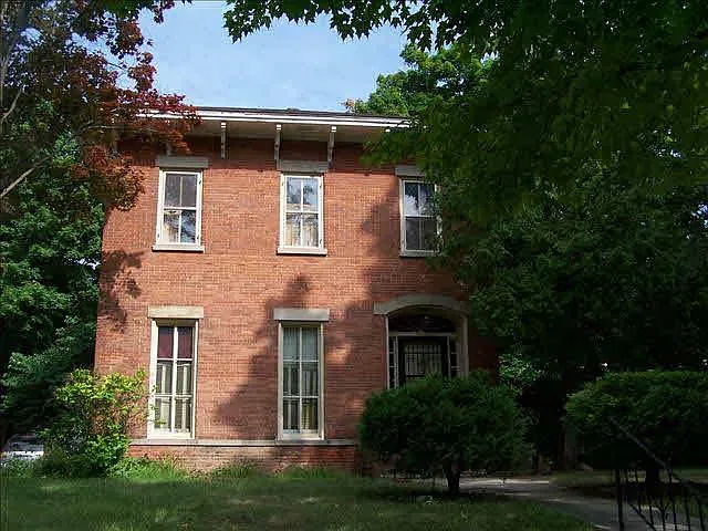4 bed, 1667 sqft, $1,400 — Photo 2