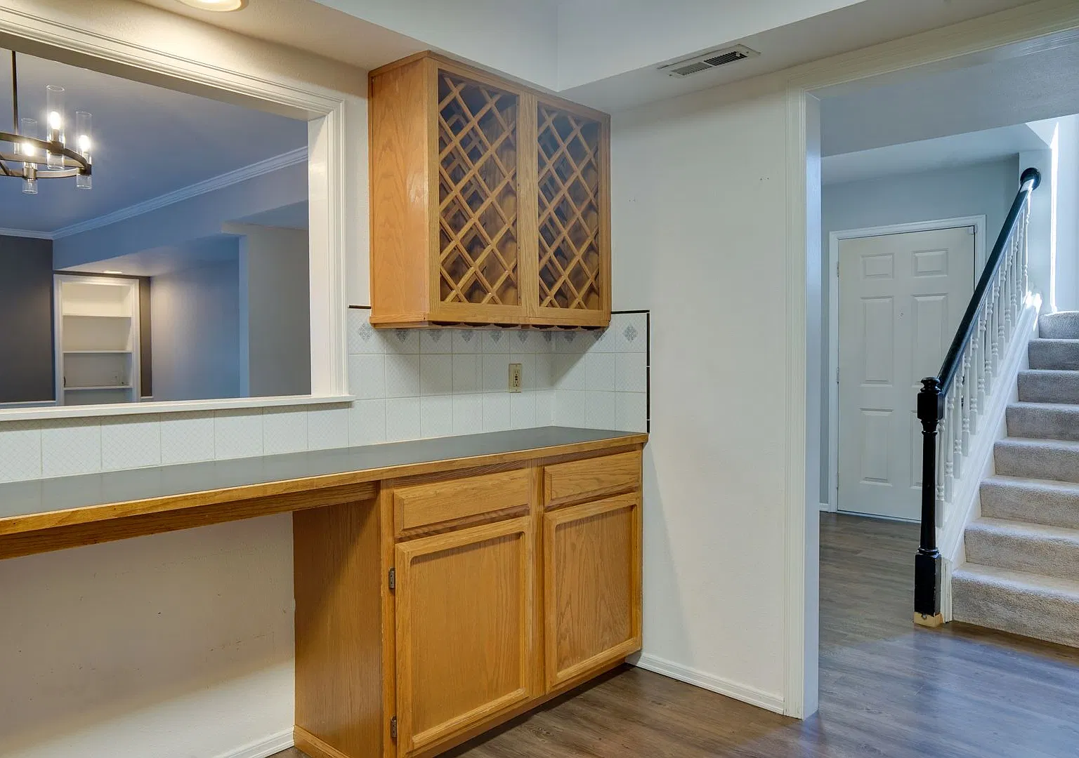 Desirable Eagle Lane Townhome — Photo 3