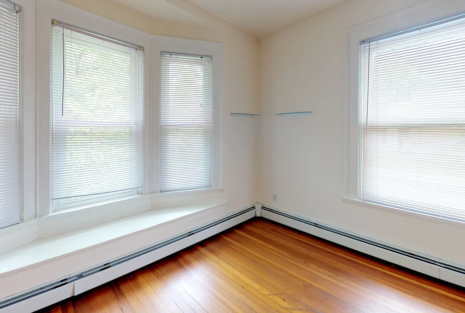 10 Langdon Street - F — Photo 2