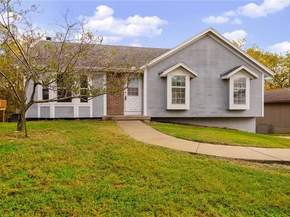 913 NE Barnes Dr, Lees Summit, MO 64086
