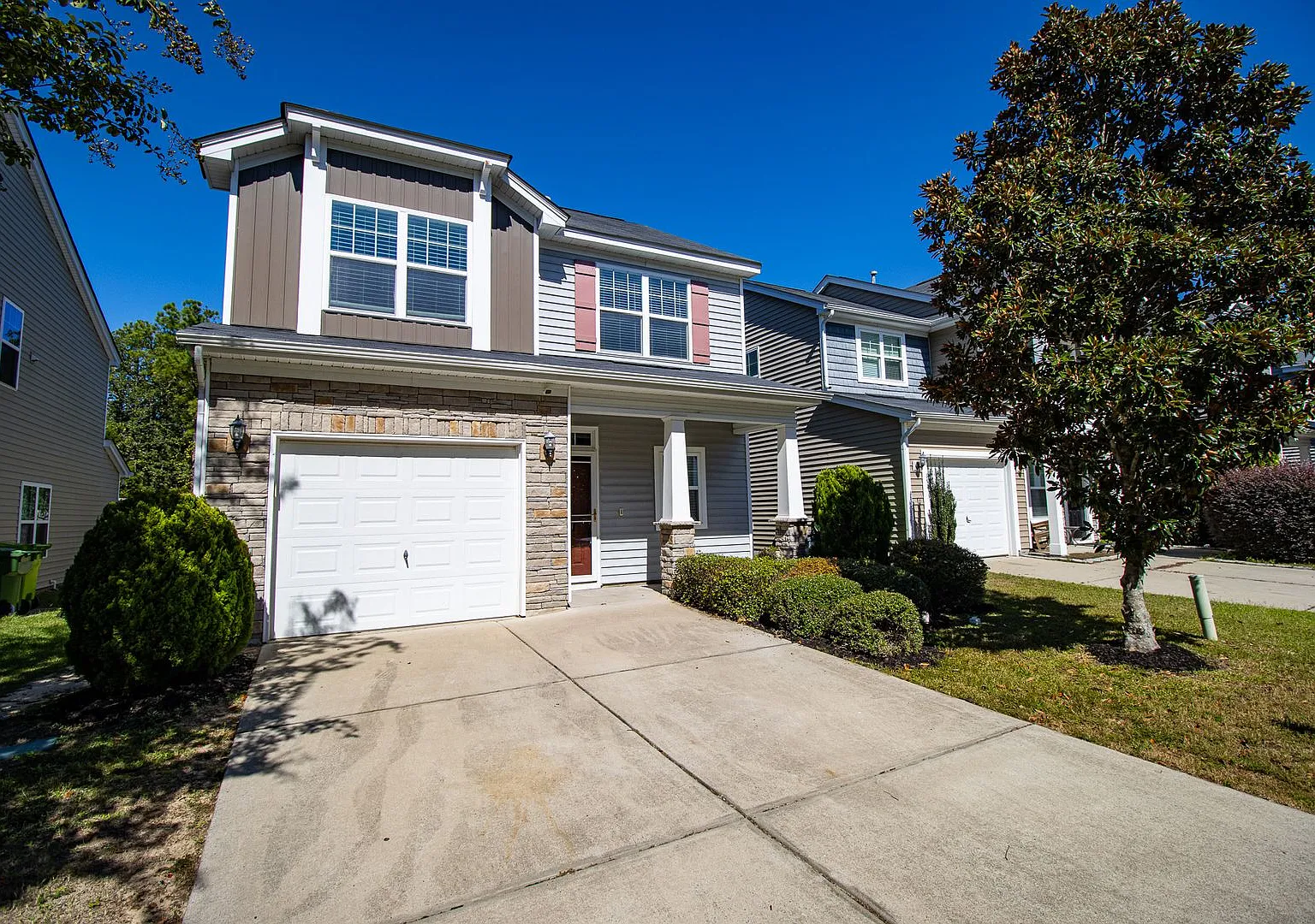Fabulous 3 Bed 2.5 Bath with large bonus room in highly desirable Lake Carolina Neighborhood! Les... — Photo 2