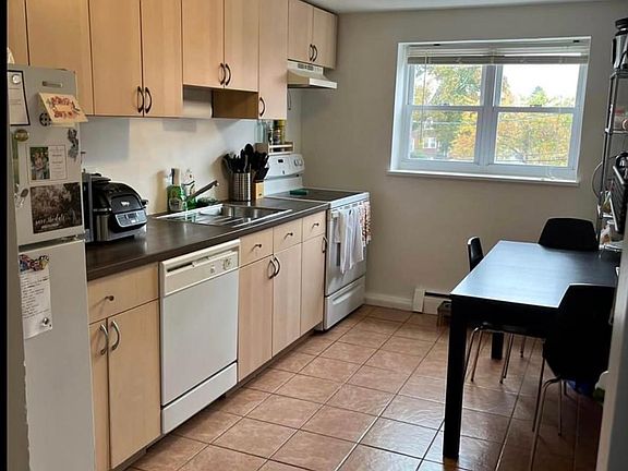 5th image of 53 Colborne Rd APT 3