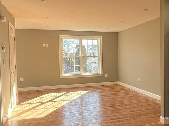 4th image of 17 Belknap St #17