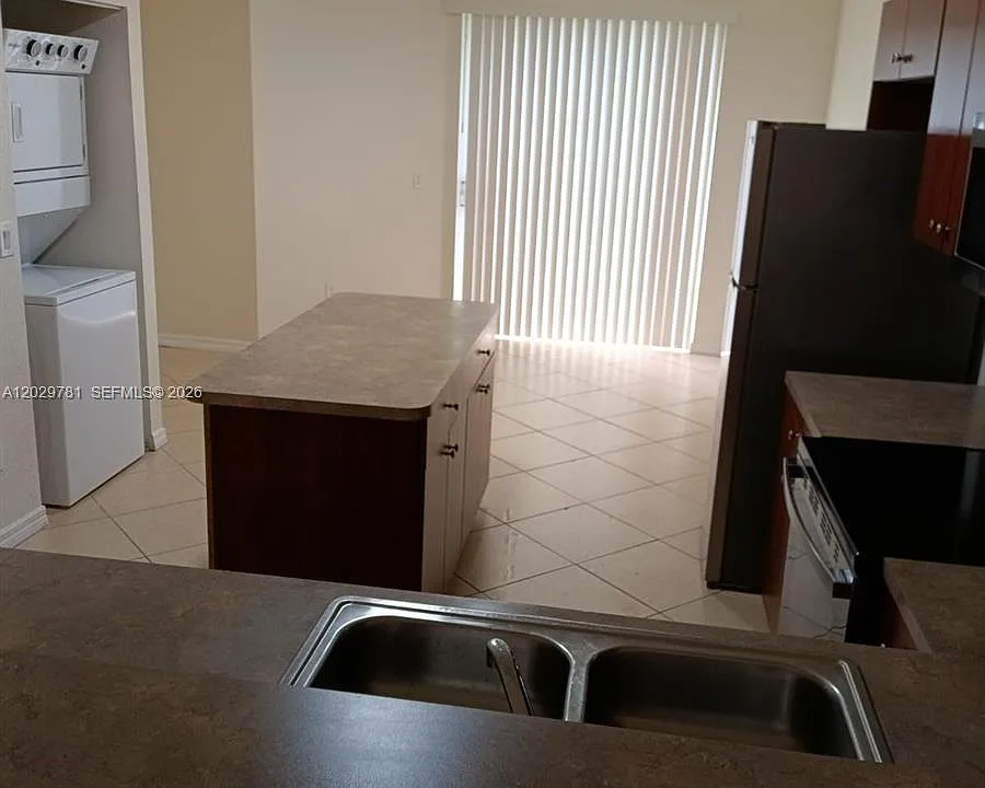 1936 Alamanda Way #1