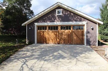 Detached Garage