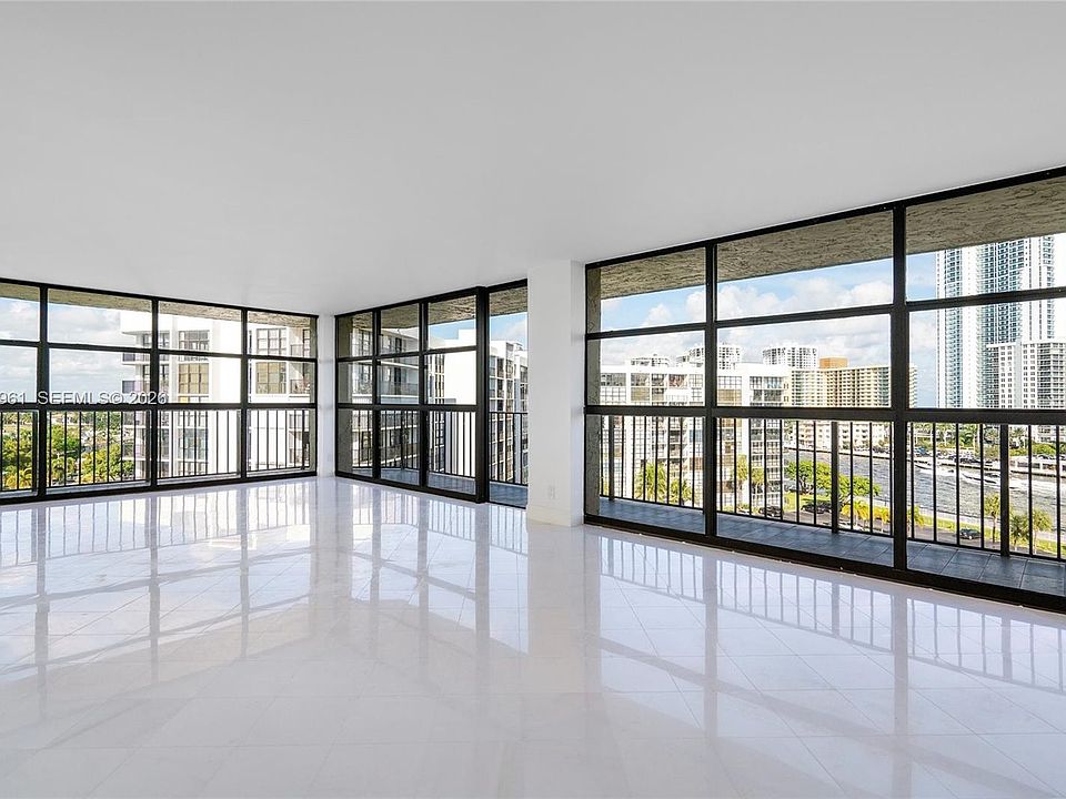 1st image of 600 Parkview Dr APT 810