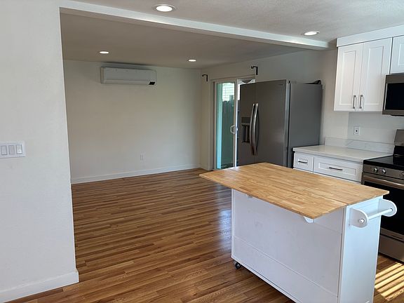 5th image of 2739 Lincoln Ln #A