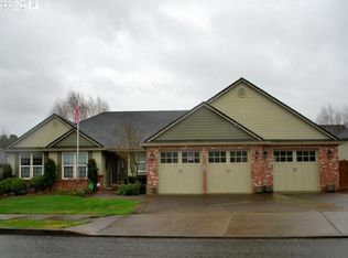 19462 Sunset Springs Dr, Oregon City, OR