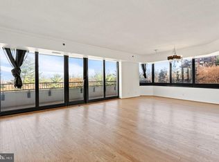 1200 Crystal Dr APT 313, Arlington, VA 22202