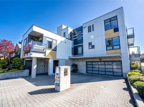 9667B 1st St #12, Sidney, BC V8L 3C9
