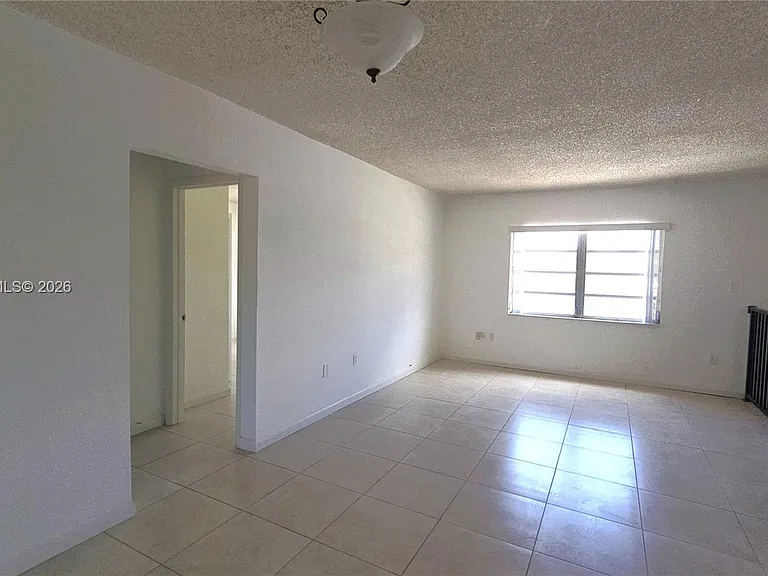3519 SW 17th Ter #3519 — Photo 4