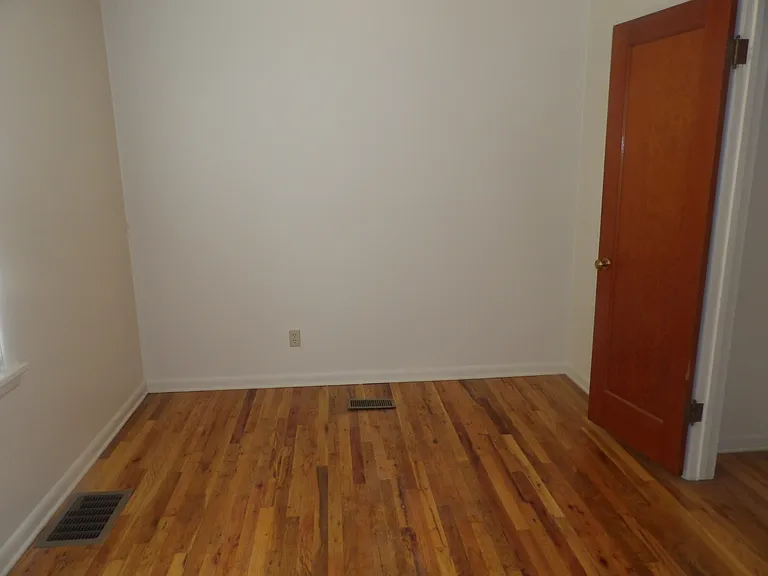 1501 N Cedar St — Photo 14