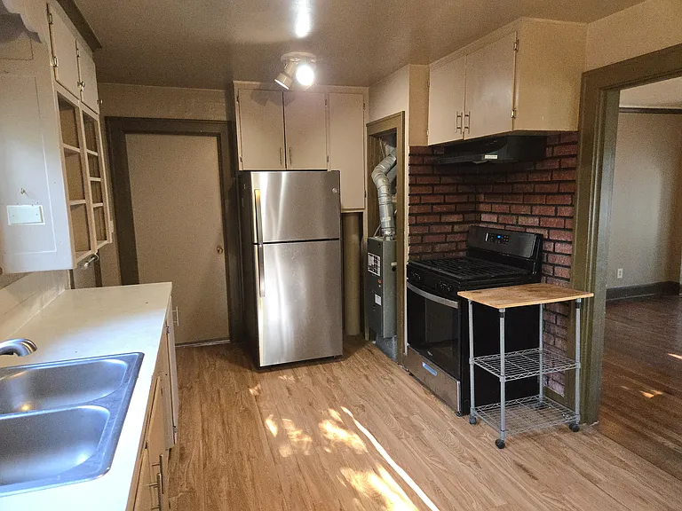SE Lilly Ave — Photo 10