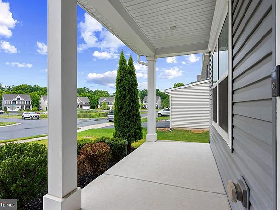 4th image of 3604 Darvell Cir