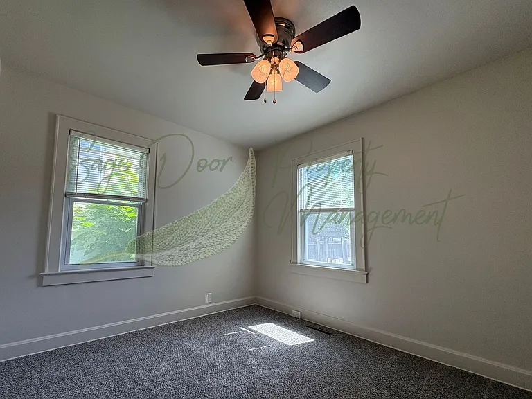 305 N Crysler Ave — Photo 17