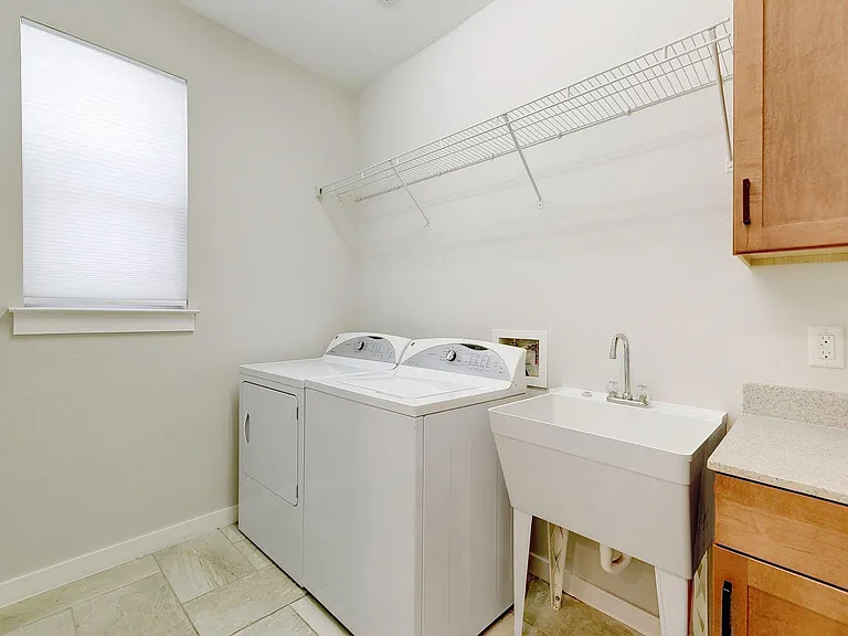 2204 Schriber St #B — Photo 23
