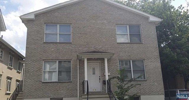 1st image of 218 Warren Ave Floor 1