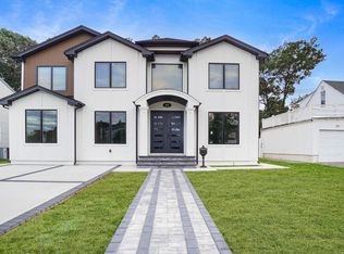 940 Southern Drive, Franklin Square, NY 11010