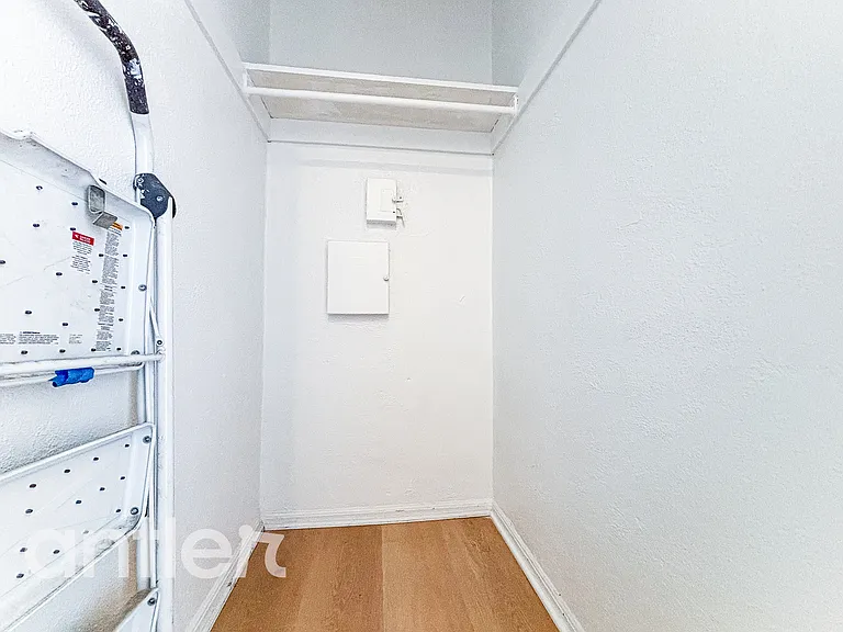 928 1/2 W 78th St #G1 — Photo 8