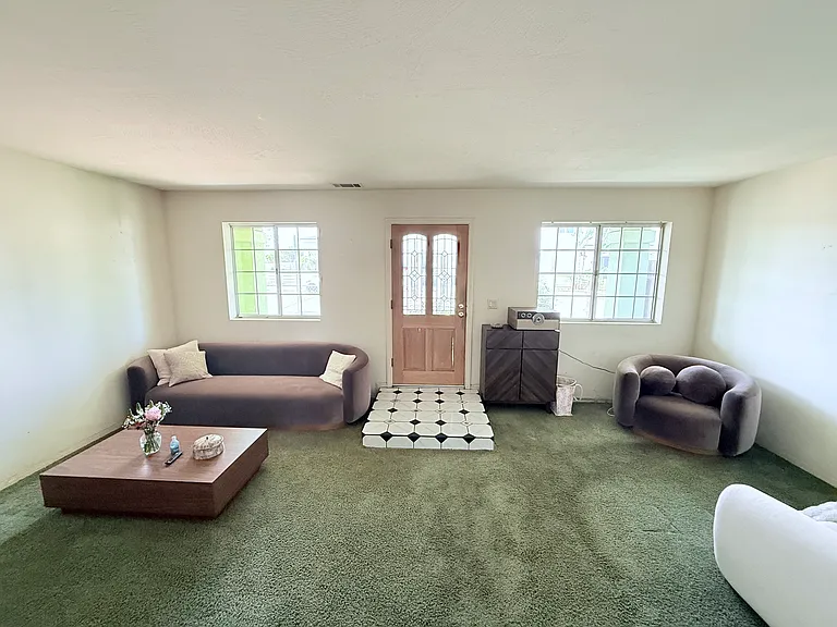 1208 Florence St — Photo 3