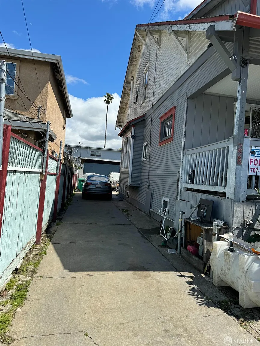 228 15th St photo 1