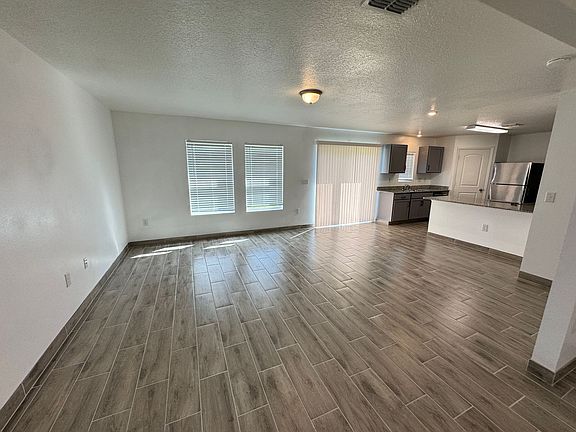 4th image of 326 Huron Dr