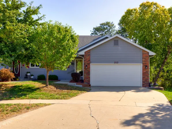 212 S 52nd St, West Des Moines, IA 50265