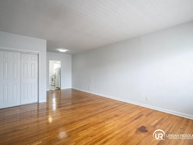 330 84th St #11 — Photo 14