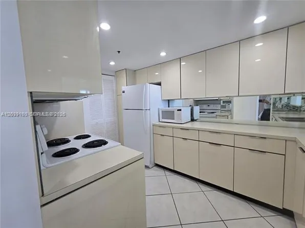 1717 N Bayshore Dr, Miami, FL