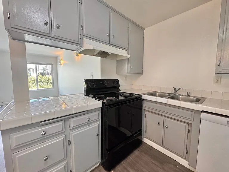 10770 Lawler St — Photo 6