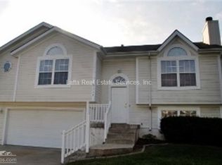 1725 SE Embassy Dr, Lees Summit, MO 64081
