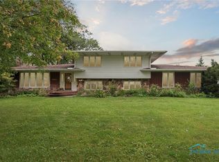 5377 Bay Shore Rd, Oregon, OH 43616