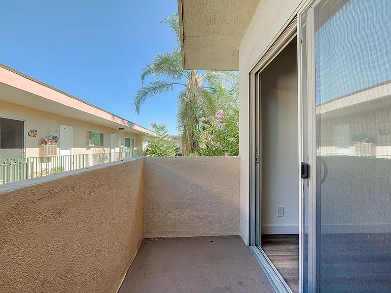 Lanark Park Apartments — Photo 17