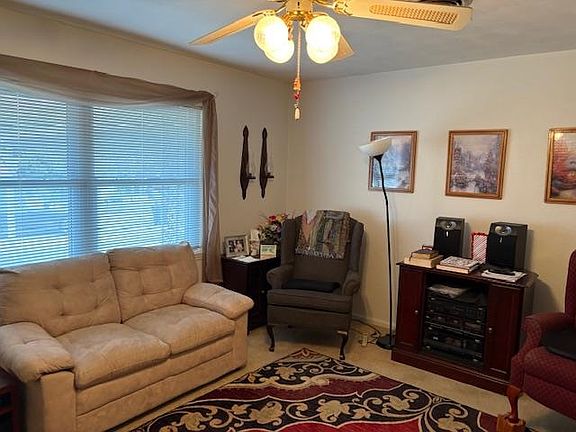 3rd image of 307 James Loop