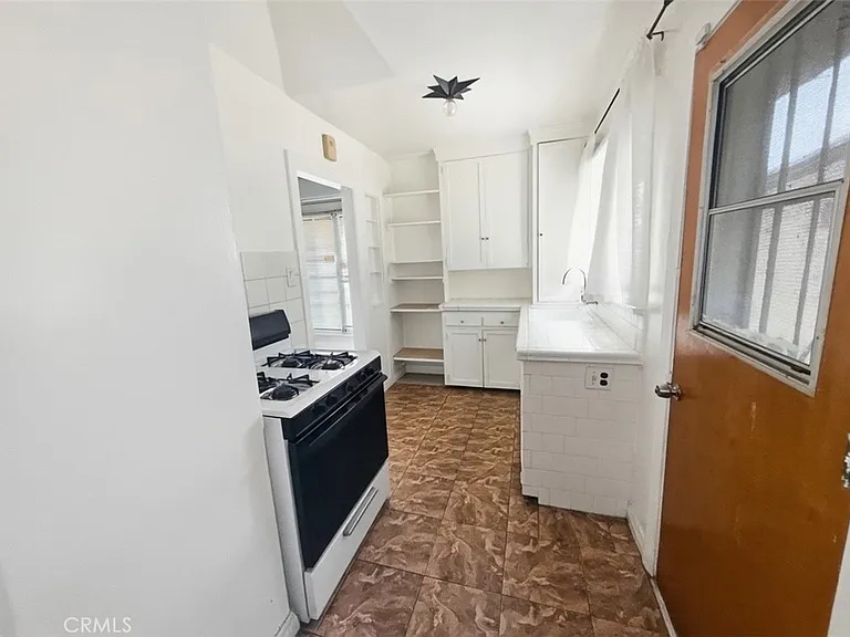 139 E 3rd Ave — Photo 6