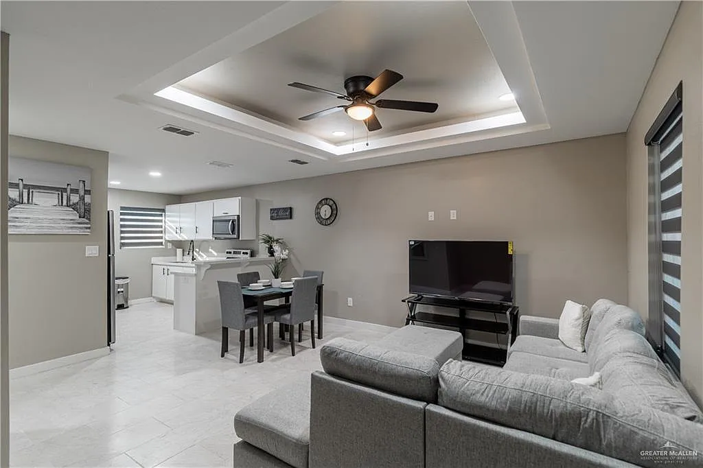 2 bed, 2.0 bath, 1100 sqft, $1,150 — Photo 2
