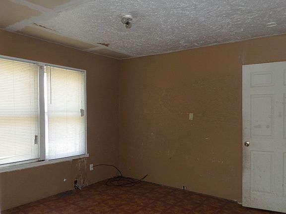3rd image of 2816 Morales St