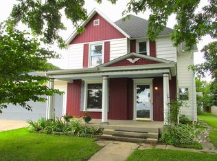 506 S Garfield St, Leaf River, IL 61047