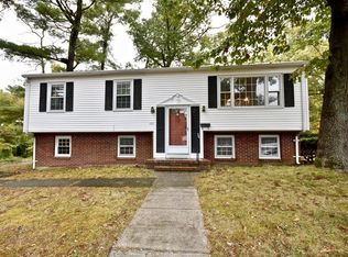 993 Pine Hill Dr, New Bedford, MA 02745