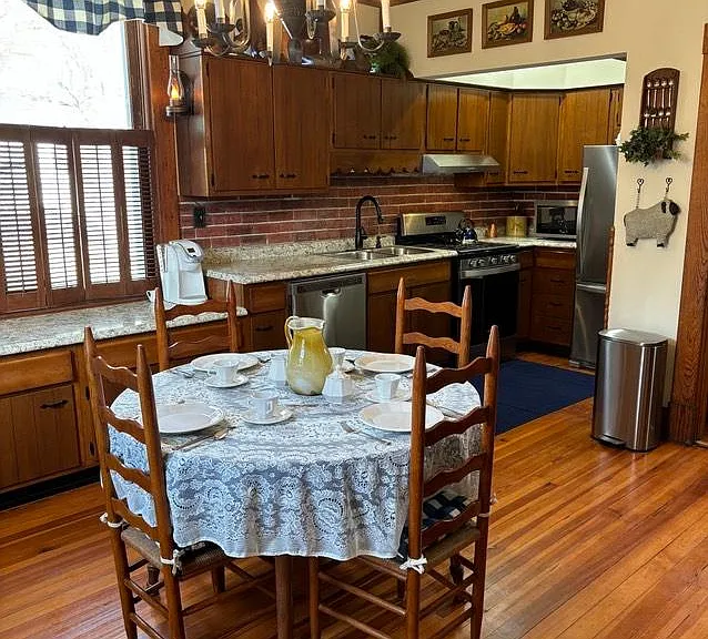 Open kitchen - eat in
Fully equipped