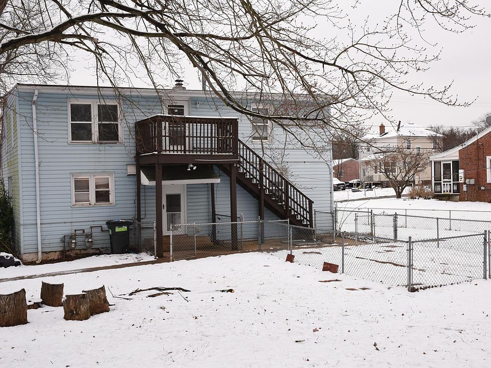 Back of House. Separate fences allow Apartment A and B to let out their Dogs. Persons In apt A or B are fenced off from each others dogs unless the dogs form a pack meaning all interior fences could be left open. Stairs are protected by a fence so Apartme