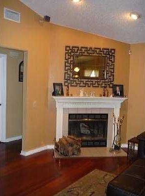 3rd image of 2105 Bradford Pl