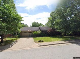 3028 N Oak Bailey Dr, Fayetteville, AR 72703