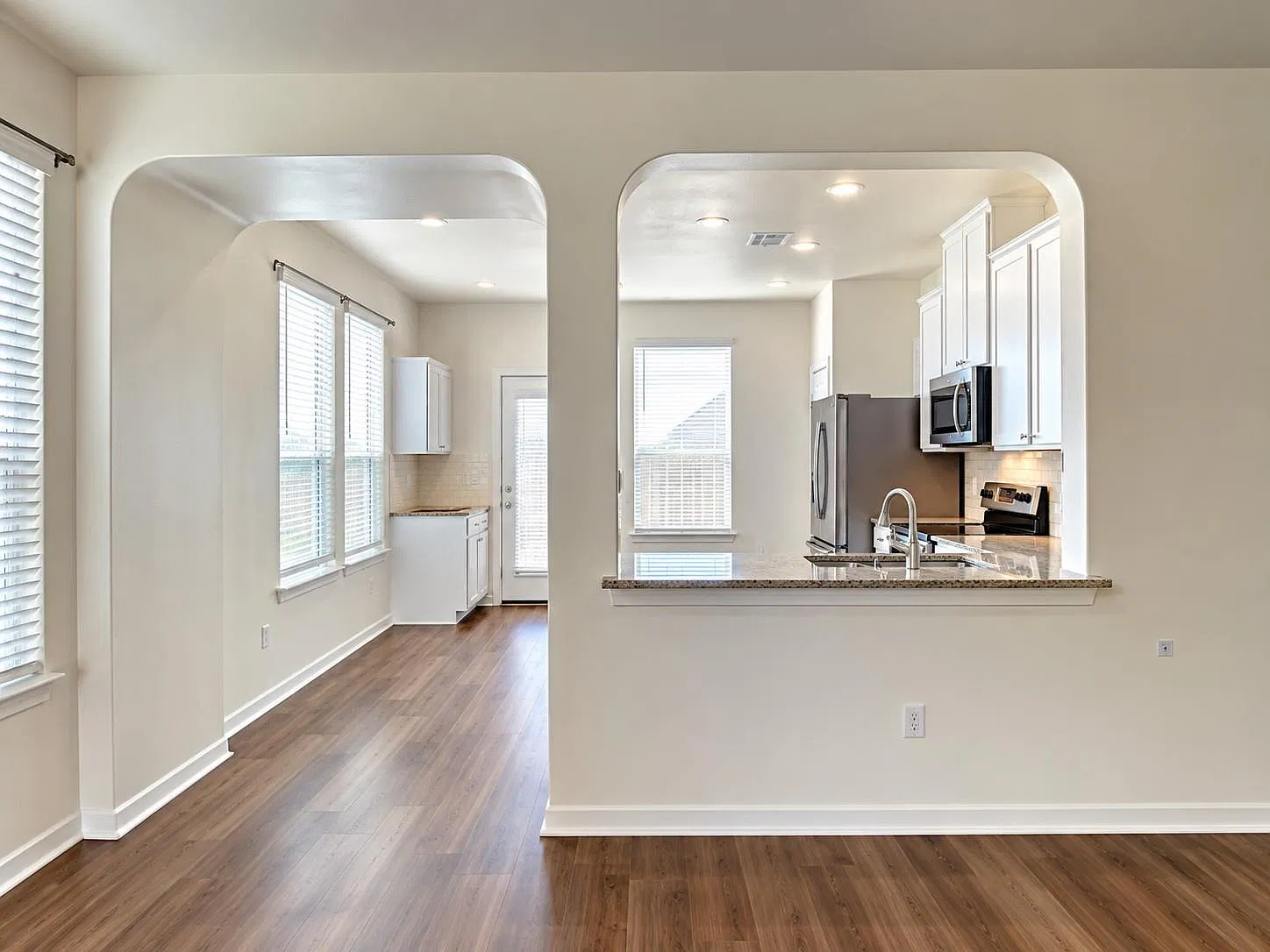 3 bed, 2.0 bath, 1523 sqft, $1,800 — Photo 4