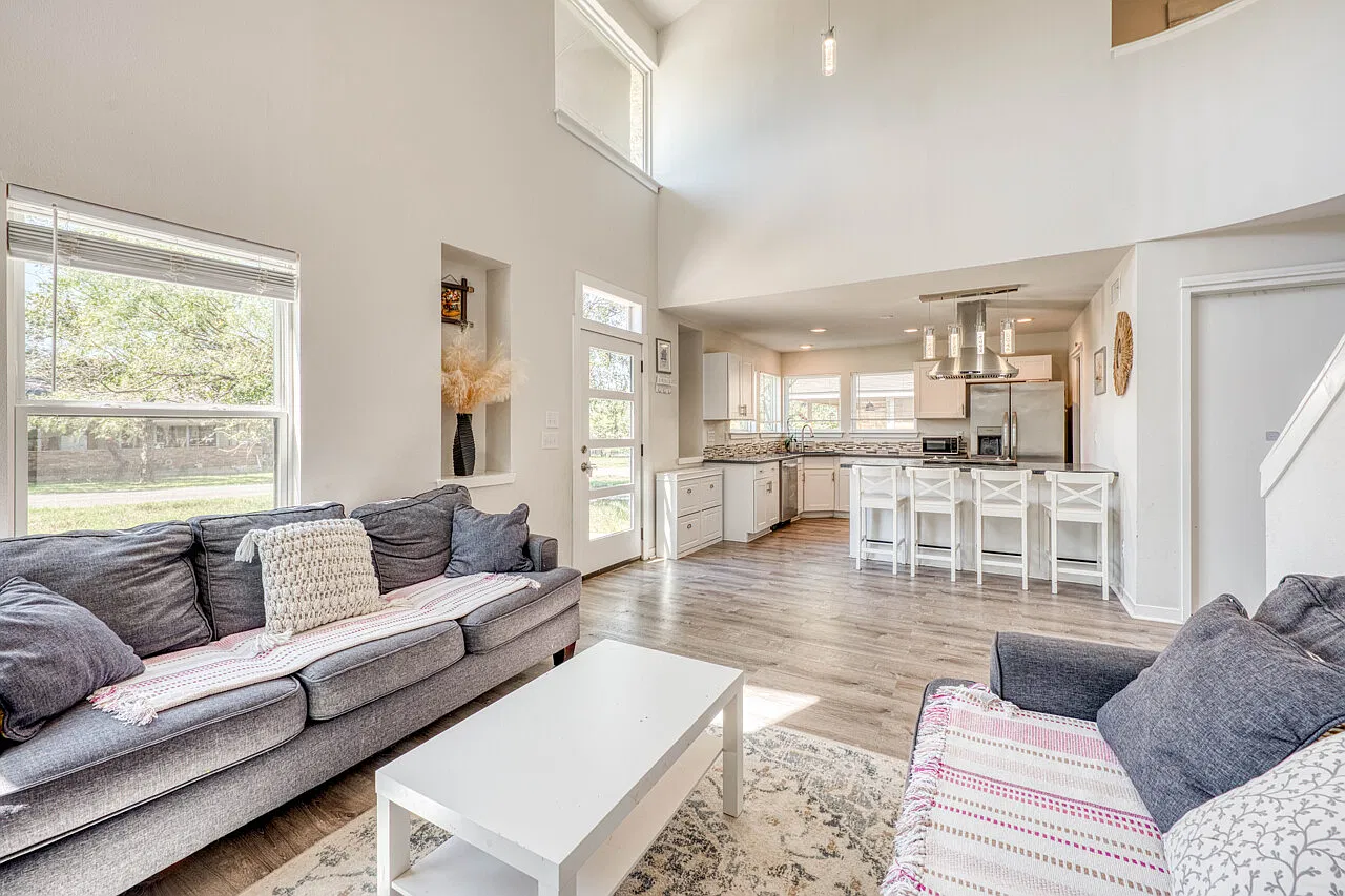 3 bed, 1590 sqft, $2,200 — Photo 3